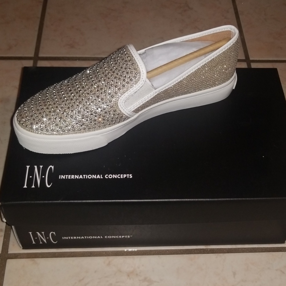 women/junior sneakers